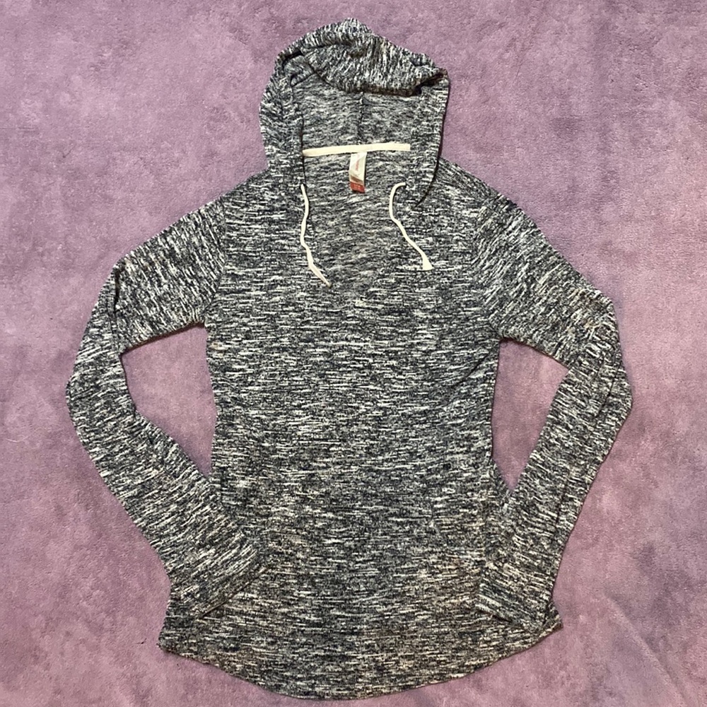 🔥4/20! No boundaries heathered gray sweater. Size small